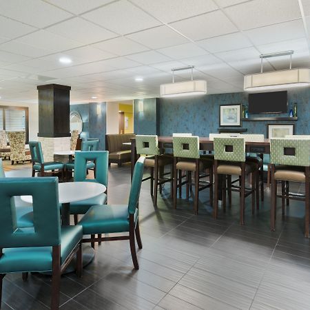 Holiday Inn Express Hotel & Suites Bentonville By Ihg Exterior foto