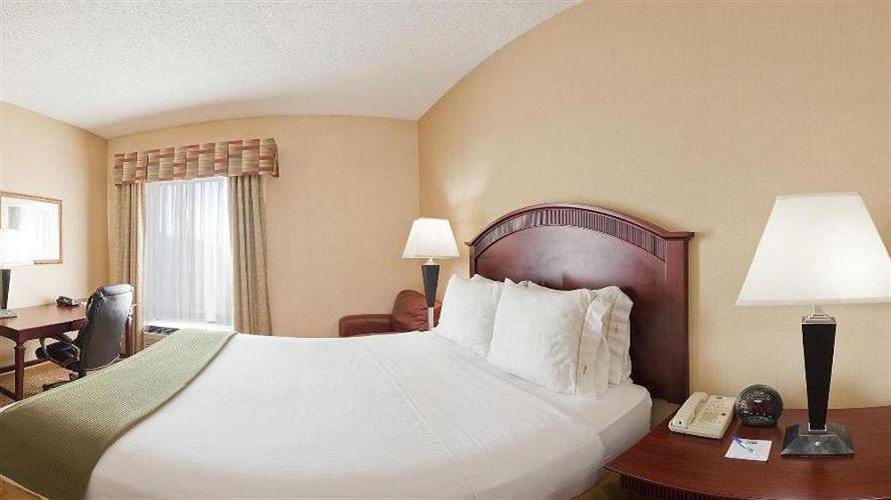 Holiday Inn Express Hotel & Suites Bentonville By Ihg Exterior foto