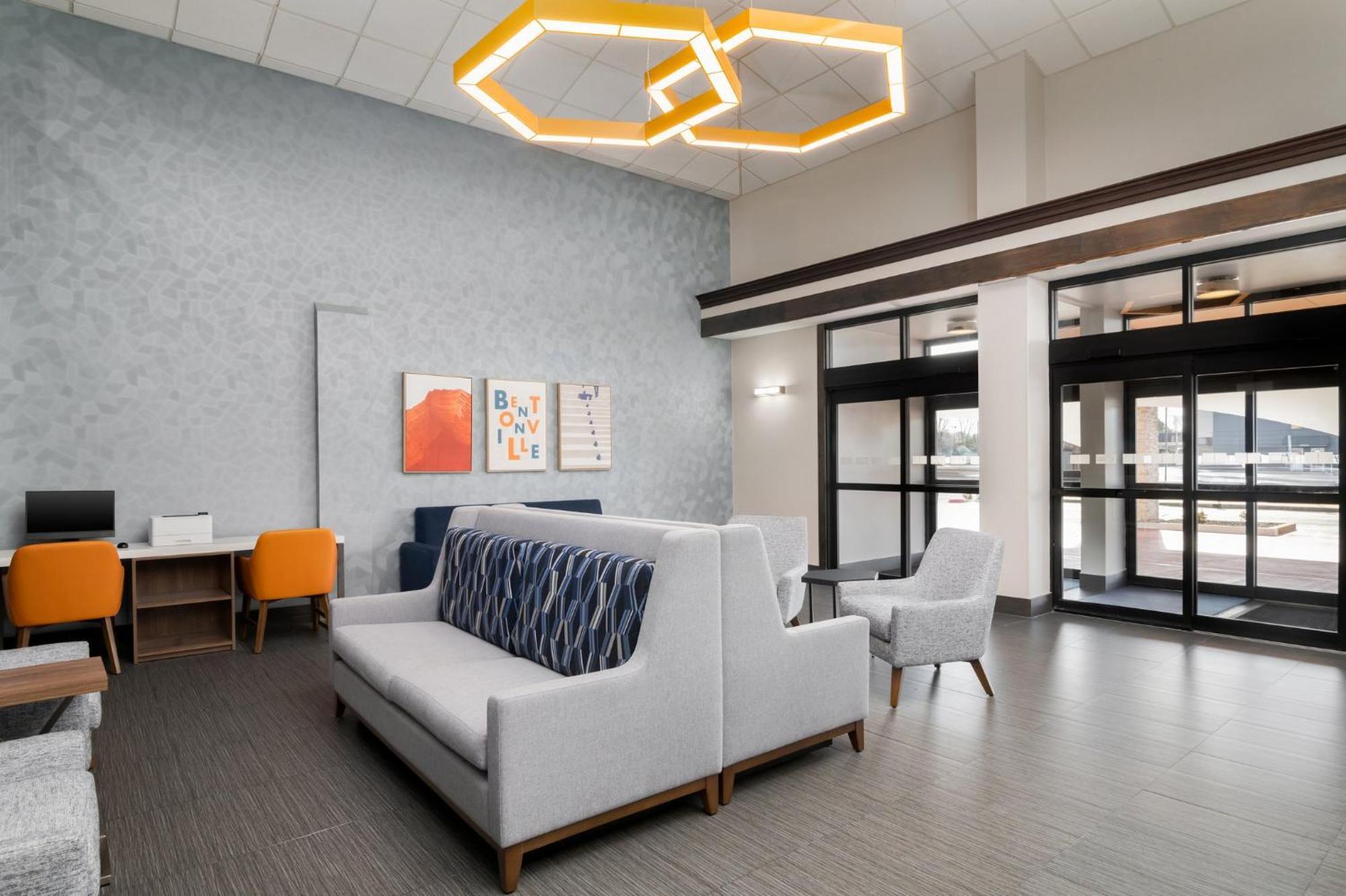 Holiday Inn Express Hotel & Suites Bentonville By Ihg Exterior foto